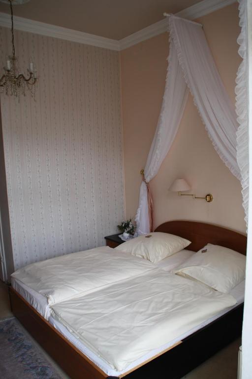 Hotel Villa Konigin Luise Бад-Пирмонт Номер фото